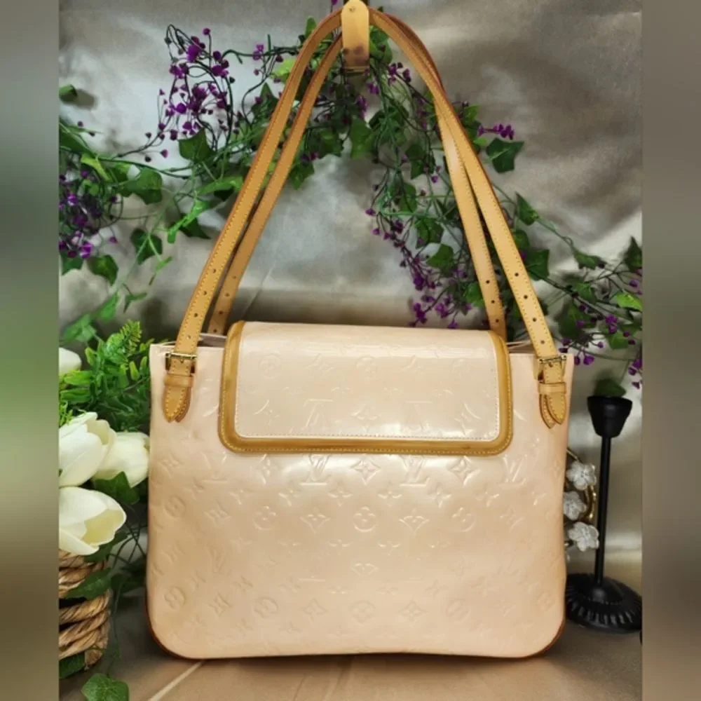 Louis Vuitton Vernis Petronia Street Marshmallow w/ Dust Bag & COA EUC